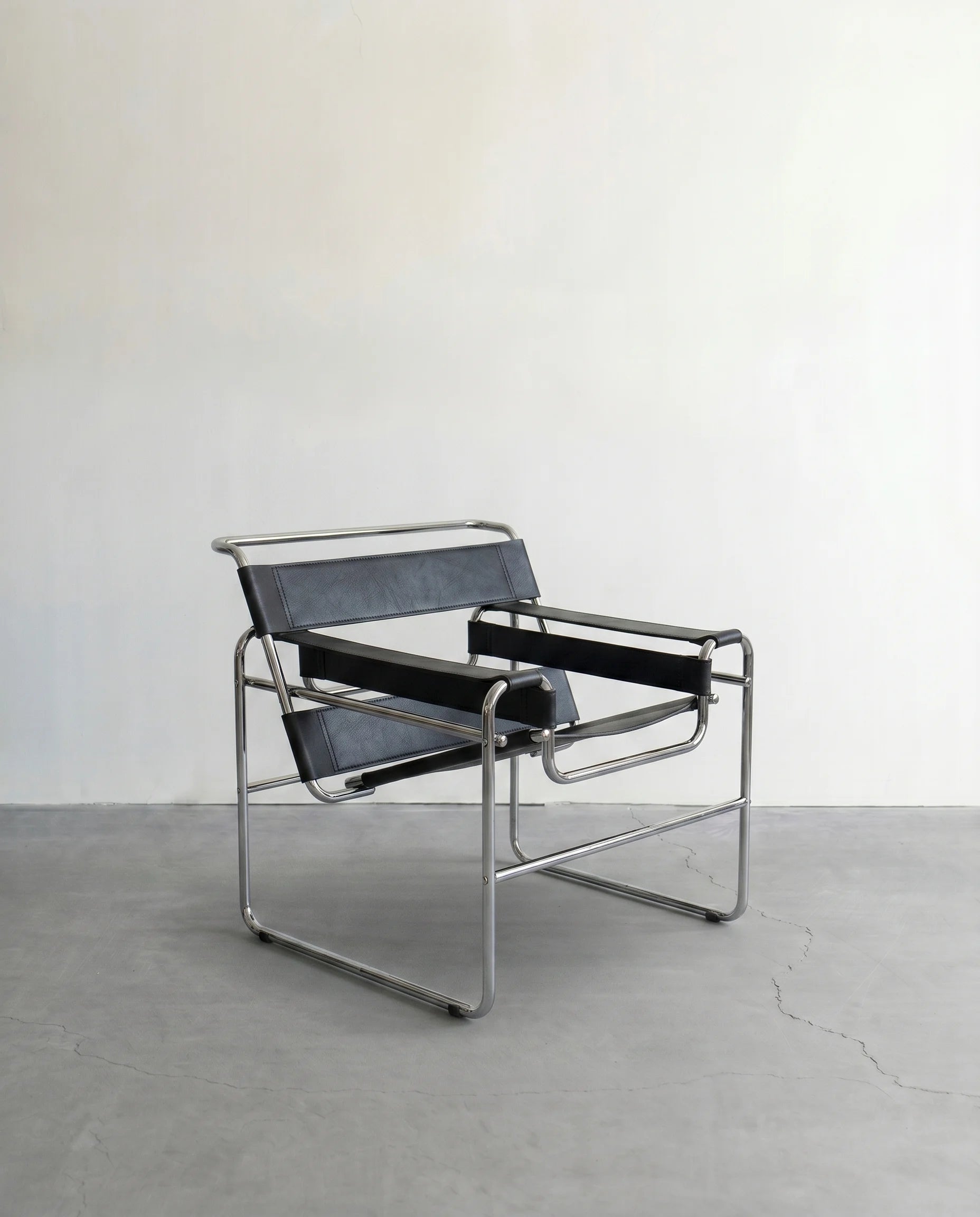 Wassily Siyah Metal Berjer